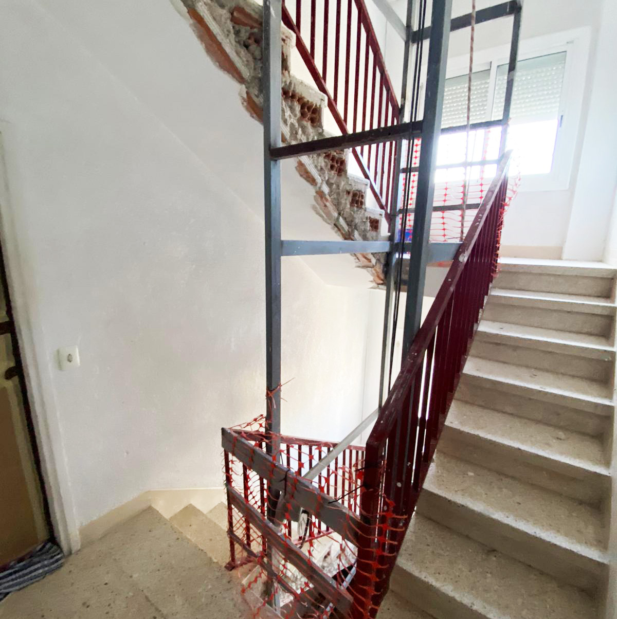 ascensoreseuropquality-derribo-escalera-ascensor